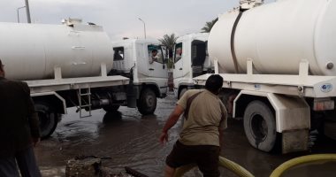 صور.. مجلس مدينة العريش ينتهى من سحب مياه الأمطار من شوارع 8 مناطق
