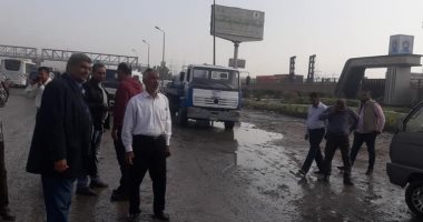 صور.. أمطار متوسطة غرب الإسكندرية والأحياء تكسح تجمعات المياه