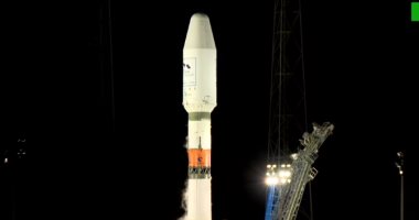 شاهد.. صاروخ "سويوز" ينقل قمرا أوروبيا إلى الفضاء