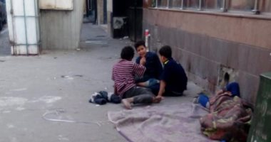 صور.. من ينقذ 4 أطفال  مشردين بميدان الكوربة فى مصر الجديدة ؟ 