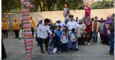 صور ..شرطة خيالة مديرية أمن القاهرة تستقبل طلاب مدرسة وأخرى لذوى الإعاقة