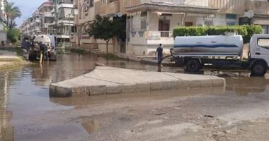 رفع تجمعات مياه الأمطار من شوارع رأس البر