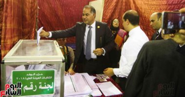 مشادات كلامية بين مرشحى "عليا الوفد" واللجنة المشرقة عقب إغلاق باب التصويت مشادات كلامية بين مرشحى "عليا الوفد" واللجنة المشرقة عقب إغلاق باب التصويت