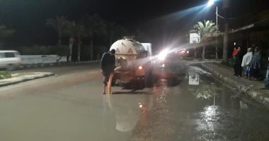 استمرار أعمال شفط مياه الأمطار من شوارع الإسكندرية ليلا