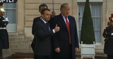 لحظة استقبال الرئيس الفرنسى لنظيره الأمريكى فى قصر الإليزيه بباريس.. فيديو