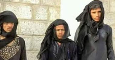  فيديو.. وزير الإعلام اليمنى: سقوط قيادات حوثية متخفية بملابس نساء أمام الجيش اليمنى