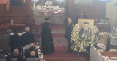 توافد الأباء والكهنة إلى دير دميانة لحضور قداس ذكرى الأربعين للأنبا بيشوى