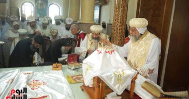 البابا تواضروس يترأس قداس "الأربعين" للأنبا بيشوى بدير القديسة دميانة