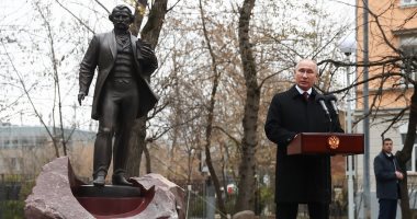 بعد افتتاح نصبه التذكارى.. "إيفان تورجينيف" أديب لا يتخيل بوتين الأدب بدونه