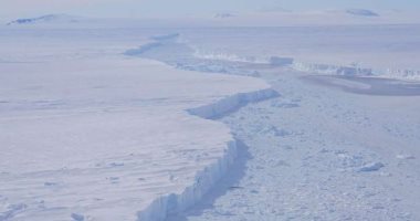 فيديو.. ناسا تكتشف جبل جليديى بحجم ثلاثة أضعاف مساحة مانهاتن