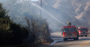 صور.. الإطفاء الأمريكية تخمد حرائق الغابات فى ولاية كاليفورنيا