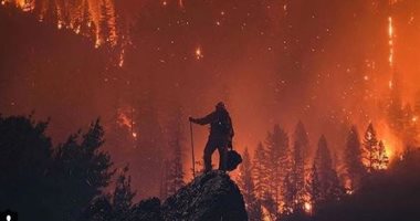 صحيفة: السيطرة على 56% من حرائق كاليفورنيا.. وبرودة الجو تساعد