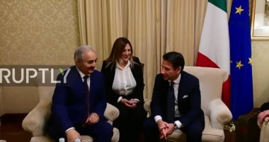 شاهد.. المشير خليفة حفتر يلتقى رئيس وزراء إيطاليا على هامش مؤتمر باليرمو