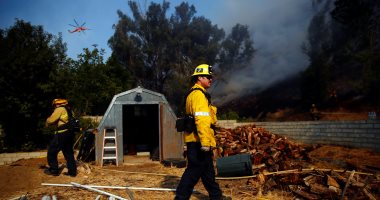 صور.. الطوارئ الأمريكية تبحث عن 200 شخص مفقود بحرائق الغابات فى كاليفورنيا