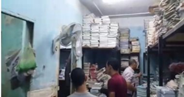 شاهد لحظة ضبط 14 ألف رواية مقلدة داخل مكتبة فى شبرا الخيمة