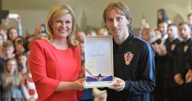 رئيسة كرواتيا توجه رسالة خاصة إلى مودريتش بعد التتويج بجائزة الكرة الذهبية