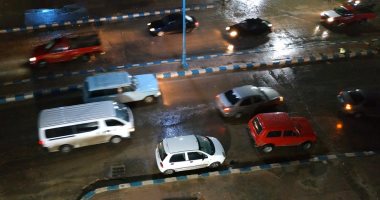 كثافات مرورية بالطريق الدائرى بسبب الأمطار.. والمرور يناشد السائقين توخى الحذر