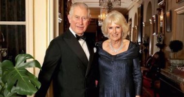الأمير تشارلز وزوجته يشاركان فى التصفيق لمقدمى الرعاية الصحية ببريطانيا