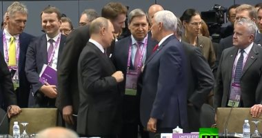 لقاء عابر بين بوتين ونائب الرئيس الأمريكى خلال قمة "الآسيان" فى سنغافورة