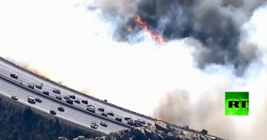 "جحيم كاليفورنيا".. حرائق الغابات تصل إلى أكبر الطرق السريعة فى الولاية