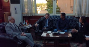 محافظ الأقصر يلتقى قنصل فرنسا بالقاهرة لبحث التعاون المشترك 