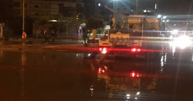 صور .. غرق 3 مناطق غرب الإسكندرية بمياه الأمطار يعرقل حركة المرور 