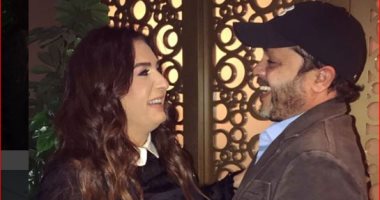 محمد هنيدى ينشر صورته مع زوجته والسبب مناسبة سعيدة.. اعرف التفاصيل