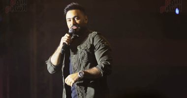  تامر حسنى  يتألق فى حفل نجاح ألبوم "عيش بشوقك" بالقاهرة الجديدة