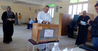 صور.. إقبال كبير على الانتخابات بمركز شباب محمد صلاح لاختيار مجلس إدارة 