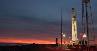 سبيس إكس تطلق 13 قمرًا صناعيًا لقوة الفضاء الأمريكية