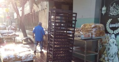 قارئ يشكو استغلال المحلات للأرصفة بشارع مصر والسودان فى حدائق القبة