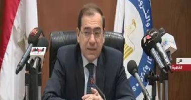بلومبرج: مصر تضع اللمسات الأخيرة على عقد النفط والغاز الجديد لجذب الاستثمارات