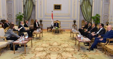 نائب رئيس برلمان المجر يؤكد تقديم بلاده منح دراسية لـ100 طالب مصرى