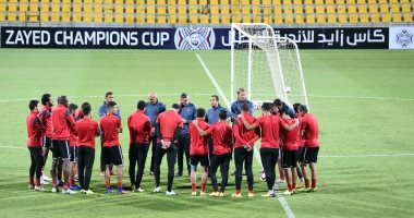 الأهلي يصل مطار دبى تمهيداً للعودة إلى القاهرة بعد توديع البطولة العربية