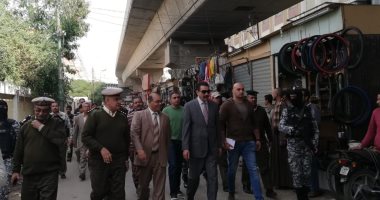 مدير أمن سوهاج يقود حملة مرافق مكبرة لرفع الإشغالات من شوارع طهطا