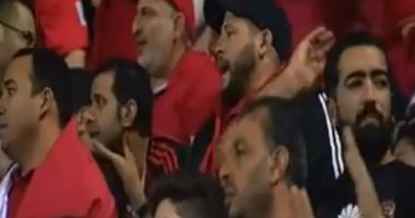 شاهد رد فعل جماهير الأهلى على هجمة محمد شريف أمام الوصل