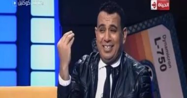 محمود الليثى يغنى "يتعلموا" لعمرو دياب فى "شريط كوكتيل" مع هشام عباس