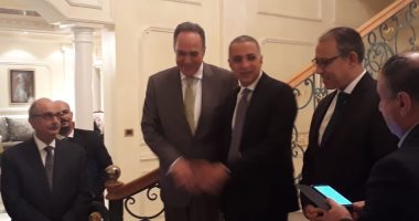 وزيرة الاستثمار وكبار رجال الأعمال يشاركون بعشاء سفير مصر ببيروت