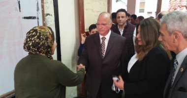 محافظ القاهرة يتفقد قافلة طبية بحى دار السلام