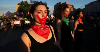 مظاهرات فى تشيلى تطالب بإنهاء العنف ضد المرأة