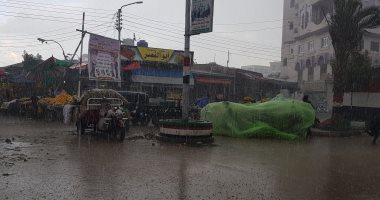 صور.. استمرار  هطول الأمطار بمدن الدقهلية والشوارع تتحول لبرك من المياه