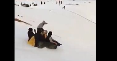 شاهد.. سعوديون يتزحلقون على الجليد فى حائل "فيديو"