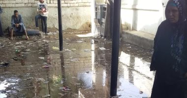 يخدم 32 قرية.. مياه الصرف تحاصر الأهالى داخل ساحة سجل مدنى أبو تشت فى قنا 