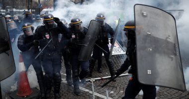 تجدد الاشتباكات بين الشرطة ومتظاهرى "السترات الصفراء" فى فرنسا