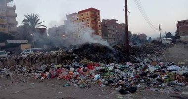  قارئ يشكو تراكم القمامة بمدخل قرية كفر الحصر بالزقازيق