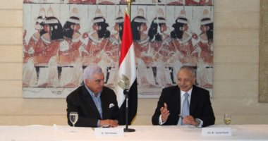 سفارة مصر لدى طوكيو تنظم محاضرة لـ"حواس" مع أساتذة علم المصريات بالجامعات اليابانية