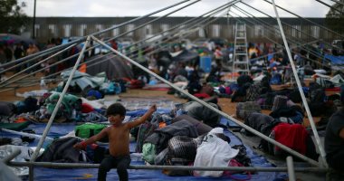صور.. آلاف المهاجرين يتأقلمون فى مخيم تيخوانا المكسيكى قرب الحدود الأمريكية