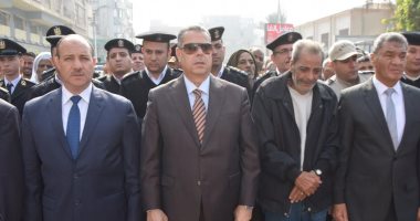 محافظ بنى سويف ومدير الأمن يتقدمان جنازة النقيب الشهيد جمال صلاح الدين