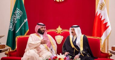 ملك البحرين يستعرض مع ولى عهد السعودية علاقات التعاون المشتركة