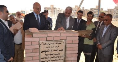 صور.. محافظ السويس يضع حجر أساس مشروع إقامة 672 وحدة سكينة بمدينة الأمل